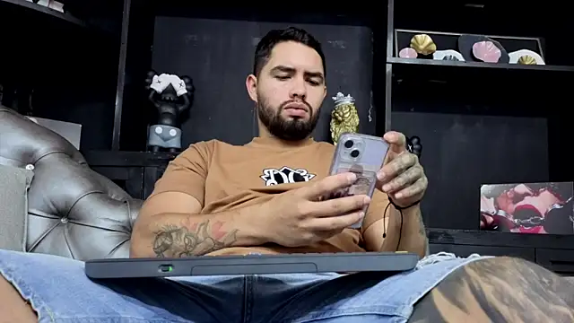 Snapshot of matteosantos chatting on December 16, 2025, 10:41 am matteosantos online show from December 16, 2025, 10:41 am