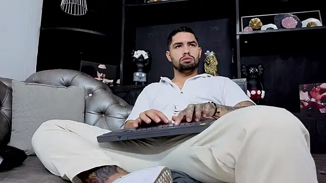 Snapshot of matteosantos chatting on November 12, 2025, 12:09 pm matteosantos online show from November 12, 2025, 12:09 pm