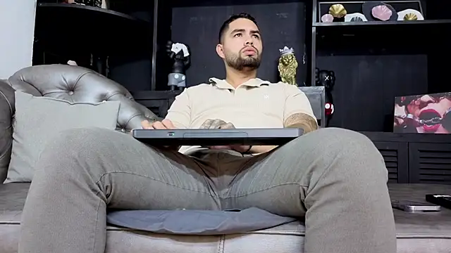 Snapshot of matteosantos chatting on November 25, 2025, 11:43 am matteosantos online show from November 25, 2025, 11:43 am