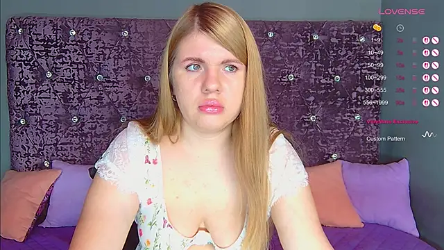 Snapshot of NoraBigAss chatting on December 1, 2025, 1:28 am NoraBigAss online show from December 1, 2025, 1:28 am