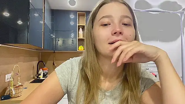 CharmingSarah online show from September 13, 2025, 3:45 pm