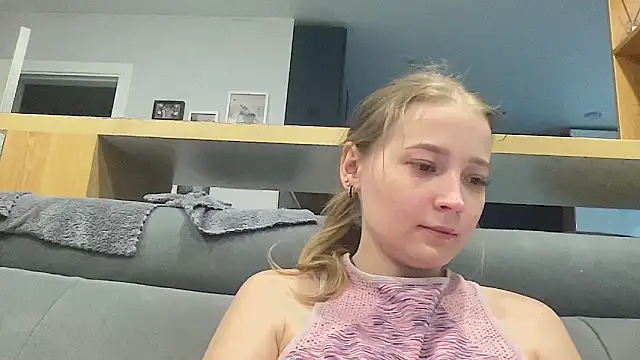 Snapshot of CharmingSarah chatting on June 24, 2026, 4:27 pm CharmingSarah online show from June 24, 2026, 4:27 pm
