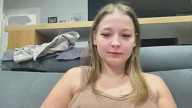 CharmingSarah online show from October 25, 2025, 4:40 pm