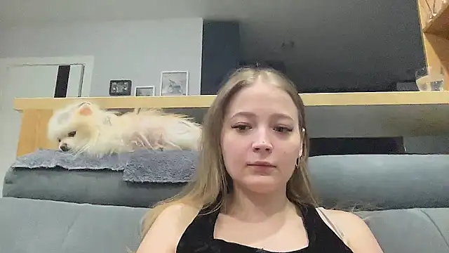 CharmingSarah online show from April 29, 2026, 4:22 pm