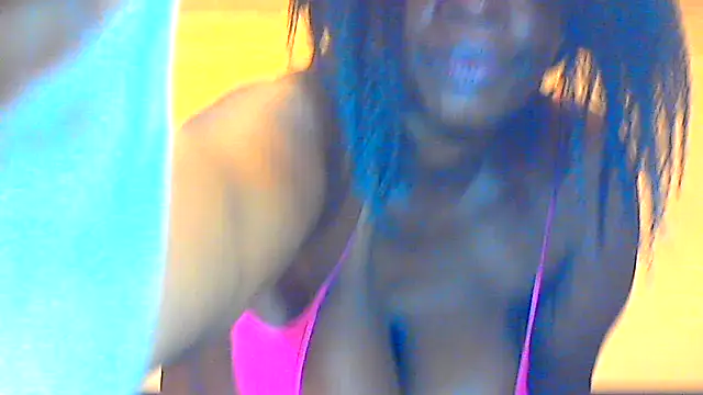 Snapshot of CallyCallienteXxX chatting on March 20, 2025, 1:02 am CallyCallienteXxX online show from March 20, 2025, 1:02 am