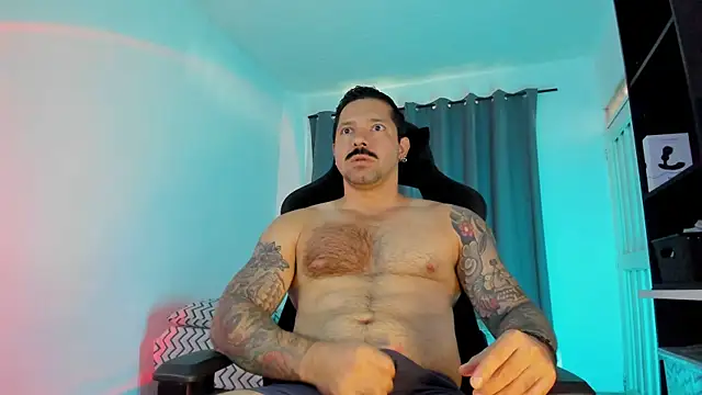 Snapshot of Pierre_Vidal chatting on December 18, 2025, 2:21 pm Pierre Vidal online show from December 18, 2025, 2:21 pm