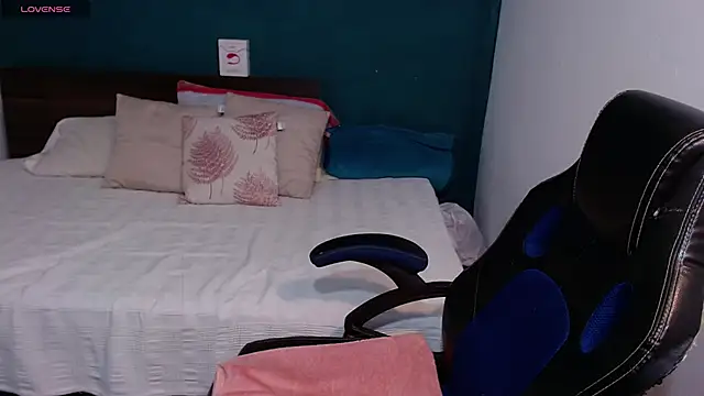 scaelettdubois online show from February 22, 2025, 4:51 am