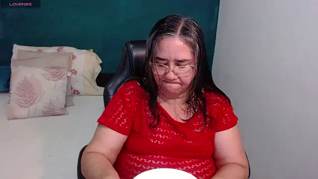 Snapshot of scaelettdubois chatting on April 29, 2026, 3:00 am scaelettdubois online show from April 29, 2026, 3:00 am