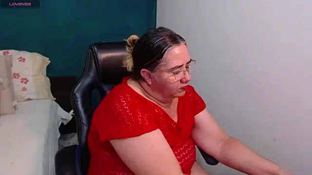 Snapshot of scaelettdubois chatting on May 2, 2026, 12:27 am scaelettdubois online show from May 2, 2026, 12:27 am