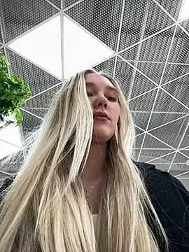 MariaTull online show from February 20, 2025, 1:08 pm