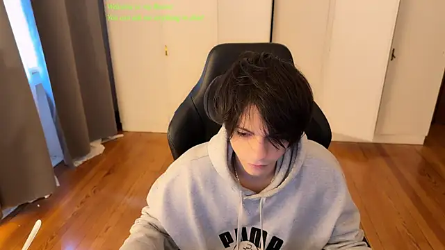 Snapshot of SasukeUhchiaa chatting on July 15, 2026, 4:36 pm SasukeUhchiaa online show from July 15, 2026, 4:36 pm