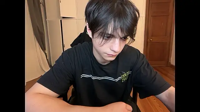 SasukeUhchiaa online show from December 22, 2025, 6:02 am