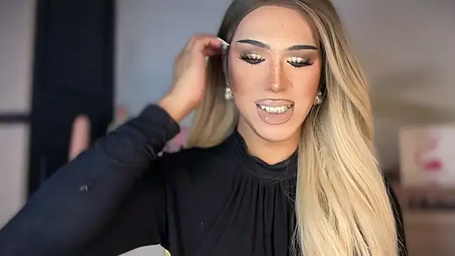 Snapshot of Ts_glamxxxx chatting on January 16, 2026, 11:42 pm Ts glamxxxx online show from January 16, 2026, 11:42 pm