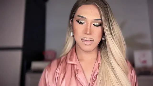 Snapshot of Ts_glamxxxx chatting on January 7, 2026, 1:43 am Ts glamxxxx online show from January 7, 2026, 1:43 am