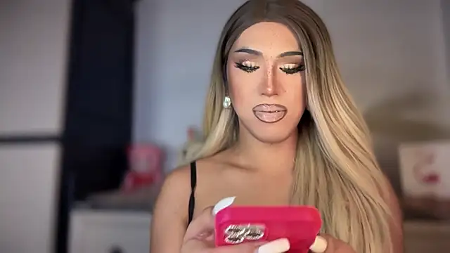 Snapshot of Ts_glamxxxx chatting on January 6, 2026, 1:42 am Ts glamxxxx online show from January 6, 2026, 1:42 am