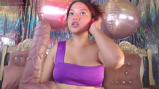 Snapshot of slutty_hotwife chatting on April 16, 2026, 8:15 am slutty hotwife online show from April 16, 2026, 8:15 am