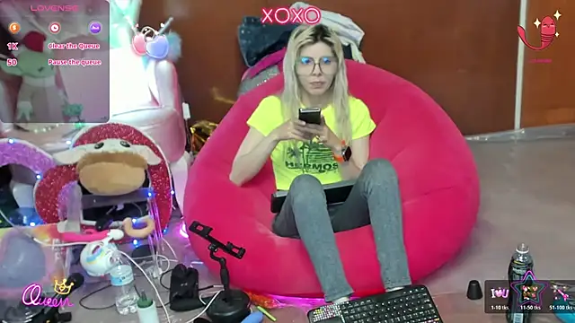 Snapshot of Skinygirl chatting on July 31, 2026, 1:05 am Skinygirl online show from July 31, 2026, 1:05 am
