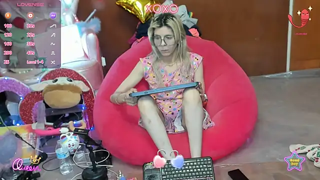 Snapshot of Skinygirl chatting on July 25, 2026, 1:35 am Skinygirl online show from July 25, 2026, 1:35 am