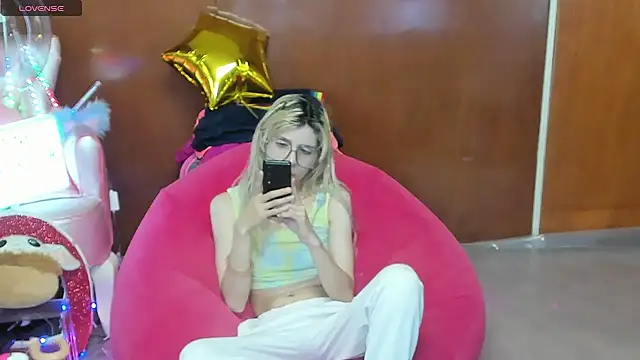 Snapshot of Skinygirl chatting on July 21, 2026, 11:17 pm Skinygirl online show from July 21, 2026, 11:17 pm