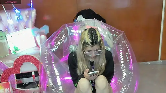 Skinygirl online show from February 13, 2026, 9:15 pm