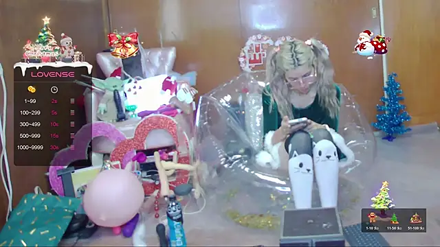 Snapshot of Skinygirl chatting on December 17, 2025, 9:20 pm Skinygirl online show from December 17, 2025, 9:20 pm