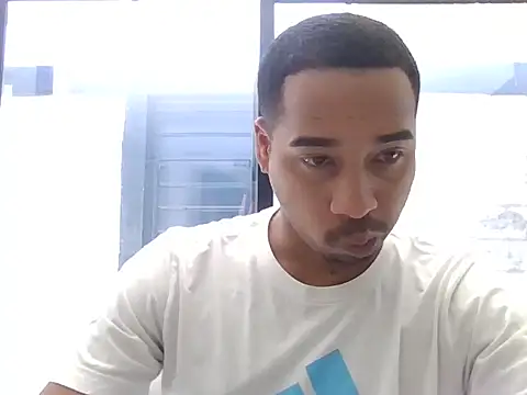 Snapshot of Juninho10c chatting on November 4, 2025, 4:44 pm Juninho10c online show from November 4, 2025, 4:44 pm