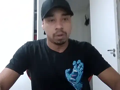 Snapshot of Juninho10c chatting on November 8, 2025, 4:32 pm Juninho10c online show from November 8, 2025, 4:32 pm