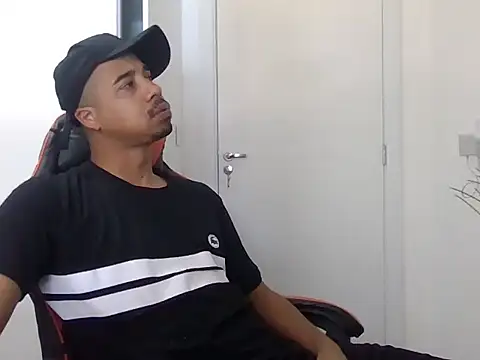 Snapshot of Juninho10c chatting on November 13, 2025, 3:27 pm Juninho10c online show from November 13, 2025, 3:27 pm