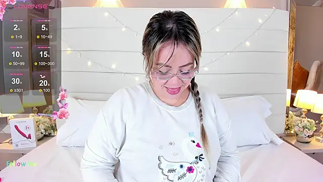 Charlotte93  online show from November 18, 2025, 11:46 am