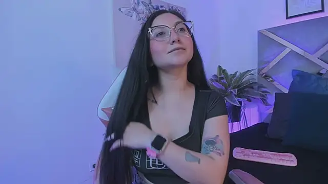 lucy neil online show from October 21, 2025, 2:33 am