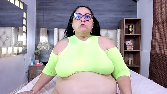 Snapshot of mommy_cute chatting on May 25, 2026, 8:29 pm mommy cute online show from May 25, 2026, 8:29 pm