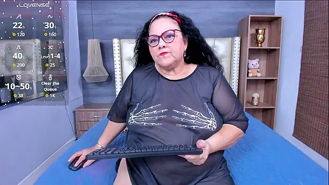 Snapshot of mommy_cute chatting on March 18, 2026, 11:05 pm mommy cute online show from March 18, 2026, 11:05 pm