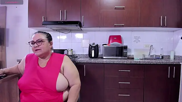 Snapshot of mommy_cute chatting on May 26, 2026, 8:51 pm mommy cute online show from May 26, 2026, 8:51 pm
