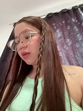 Snapshot of Lucyklein2022 chatting on February 23, 2025, 4:24 pm Lucyklein2022 online show from February 23, 2025, 4:24 pm