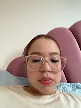 Snapshot of Lucyklein2022 chatting on March 15, 2026, 5:42 pm Lucyklein2022 online show from March 15, 2026, 5:42 pm