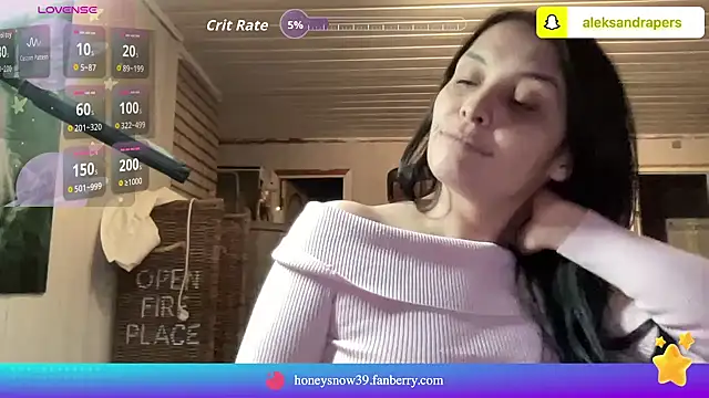 Snapshot of Honeysnow38 chatting on May 18, 2026, 8:24 pm Honeysnow38 online show from May 18, 2026, 8:24 pm