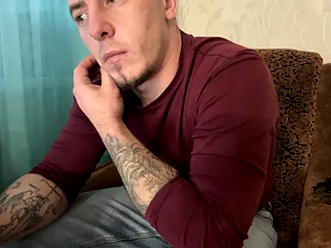 Snapshot of Fenix25f chatting on December 15, 2025, 11:49 am Fenix25f online show from December 15, 2025, 11:49 am