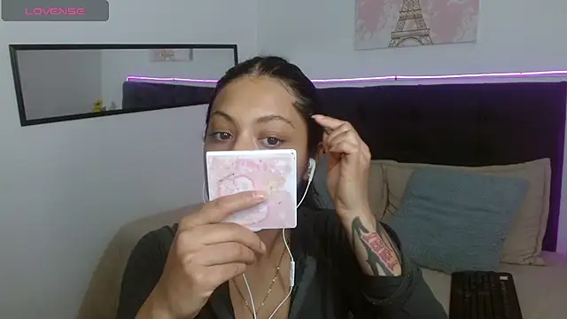 Snapshot of vaness_weet chatting on July 16, 2026, 7:00 pm vaness weet online show from July 16, 2026, 7:00 pm