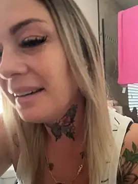 HarmonyWhite online show from September 26, 2025, 2:13 pm