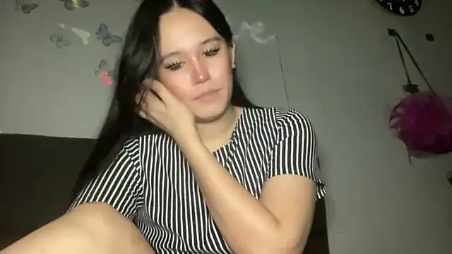 Snapshot of MeganTheRarest chatting on November 3, 2025, 1:37 pm MeganTheRarest online show from November 3, 2025, 1:37 pm