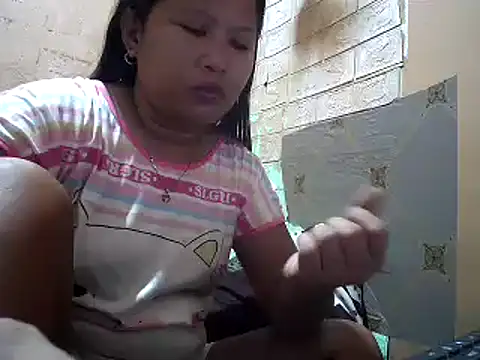 Snapshot of sweethotmom chatting on December 18, 2024, 11:40 pm sweethotmom online show from December 18, 2024, 11:40 pm