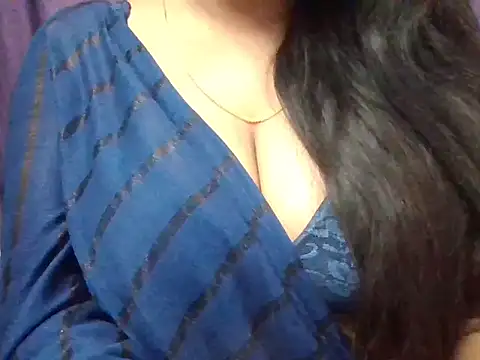 Roopshikha39 online show from November 22, 2025, 6:40 pm