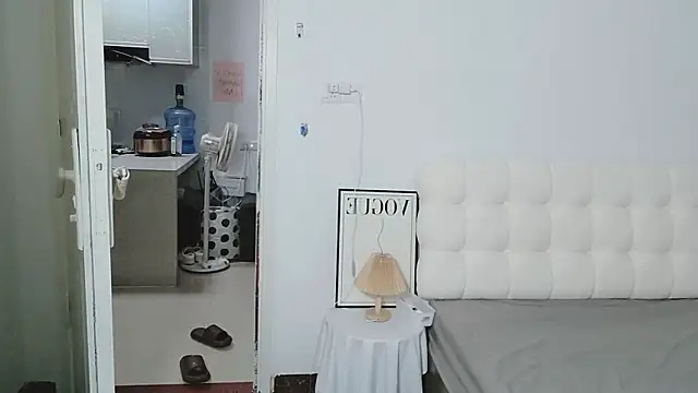 QiuPeiPeimmm online show from December 1, 2025, 3:24 pm