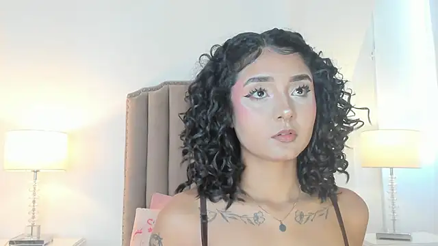 Snapshot of Emma_Torres__ chatting on May 20, 2026, 12:35 pm Emma Torres online show from May 20, 2026, 12:35 pm