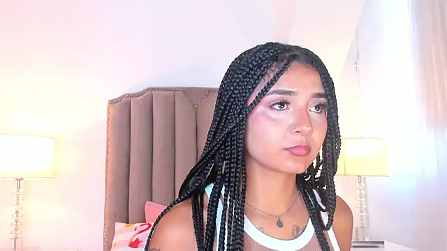 Emma Torres   online show from March 16, 2026, 12:09 pm