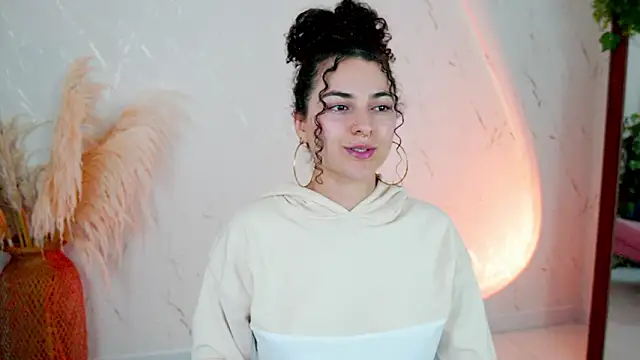 Snapshot of merida_bell18 chatting on February 20, 2026, 12:07 am merida bell18 online show from February 20, 2026, 12:07 am