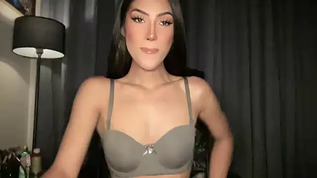 Snapshot of Bella_Gordon chatting on September 13, 2025, 1:00 pm Bella Gordon online show from September 13, 2025, 1:00 pm