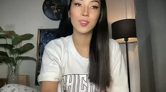 Snapshot of Bella_Gordon chatting on February 16, 2025, 10:33 pm Bella Gordon online show from February 16, 2025, 10:33 pm