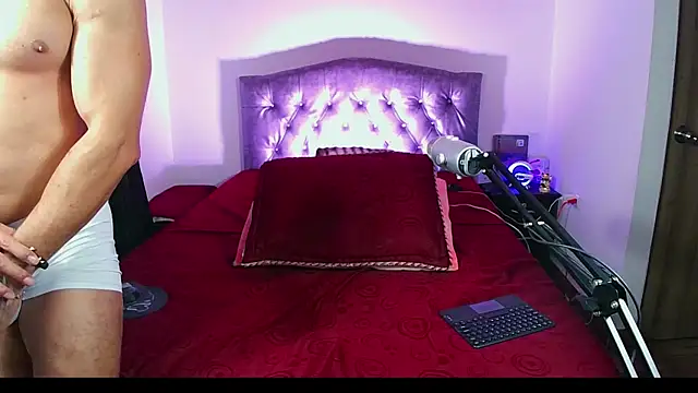 aronsmith69 online show from April 25, 2026, 2:47 am