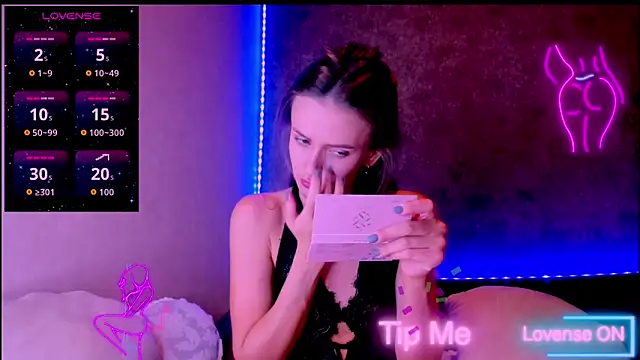 Snapshot of madina_taher chatting on December 18, 2025, 11:25 am madina taher online show from December 18, 2025, 11:25 am